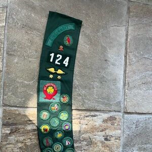Vintage 1950s Girl Scout Sash with Patches Pins & 18 Merit Badges - Troop 124 OH